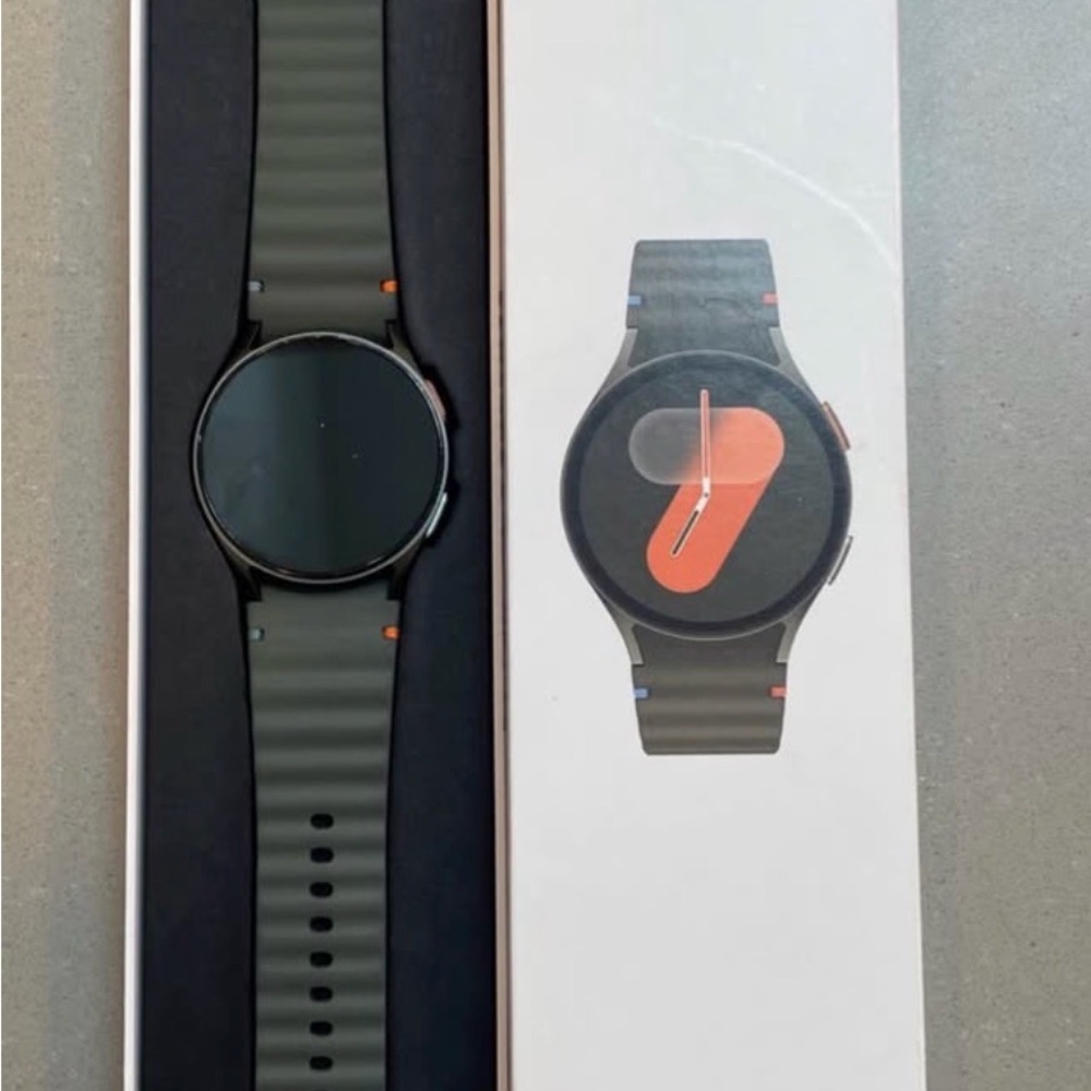 Samsung Galaxy 7 Smartwatch with Green Strap- 40mm